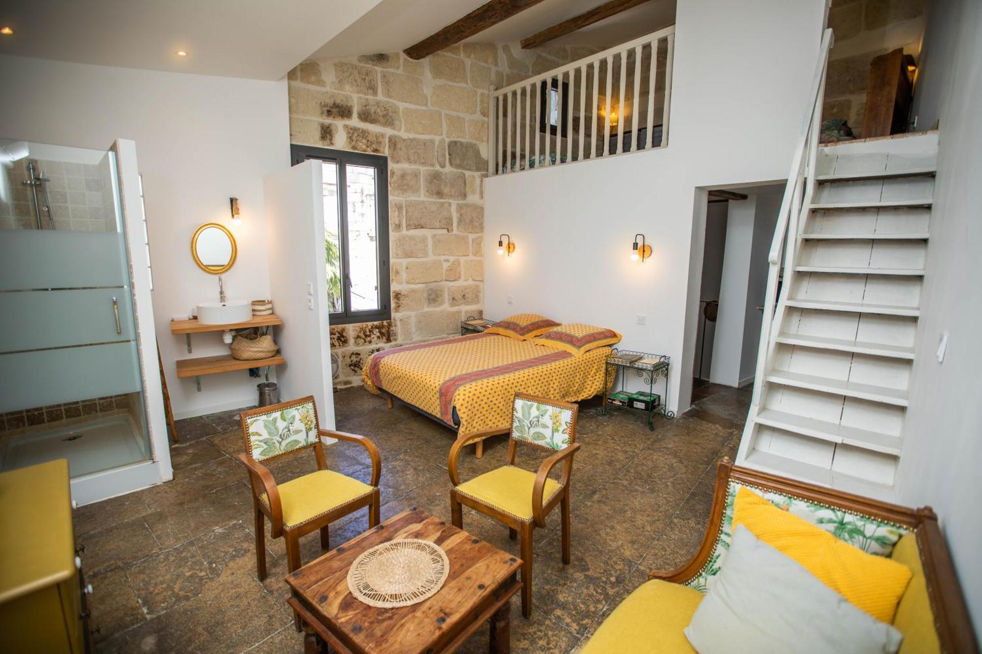 Oustaou De Betty Et Bob Bed and Breakfast Le Cailar Exteriör bild