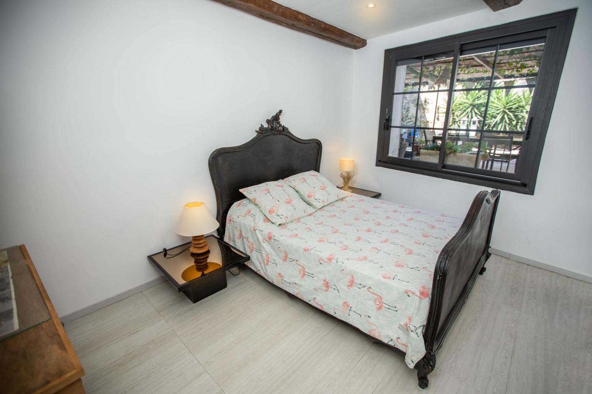 Oustaou De Betty Et Bob Bed and Breakfast Le Cailar Exteriör bild