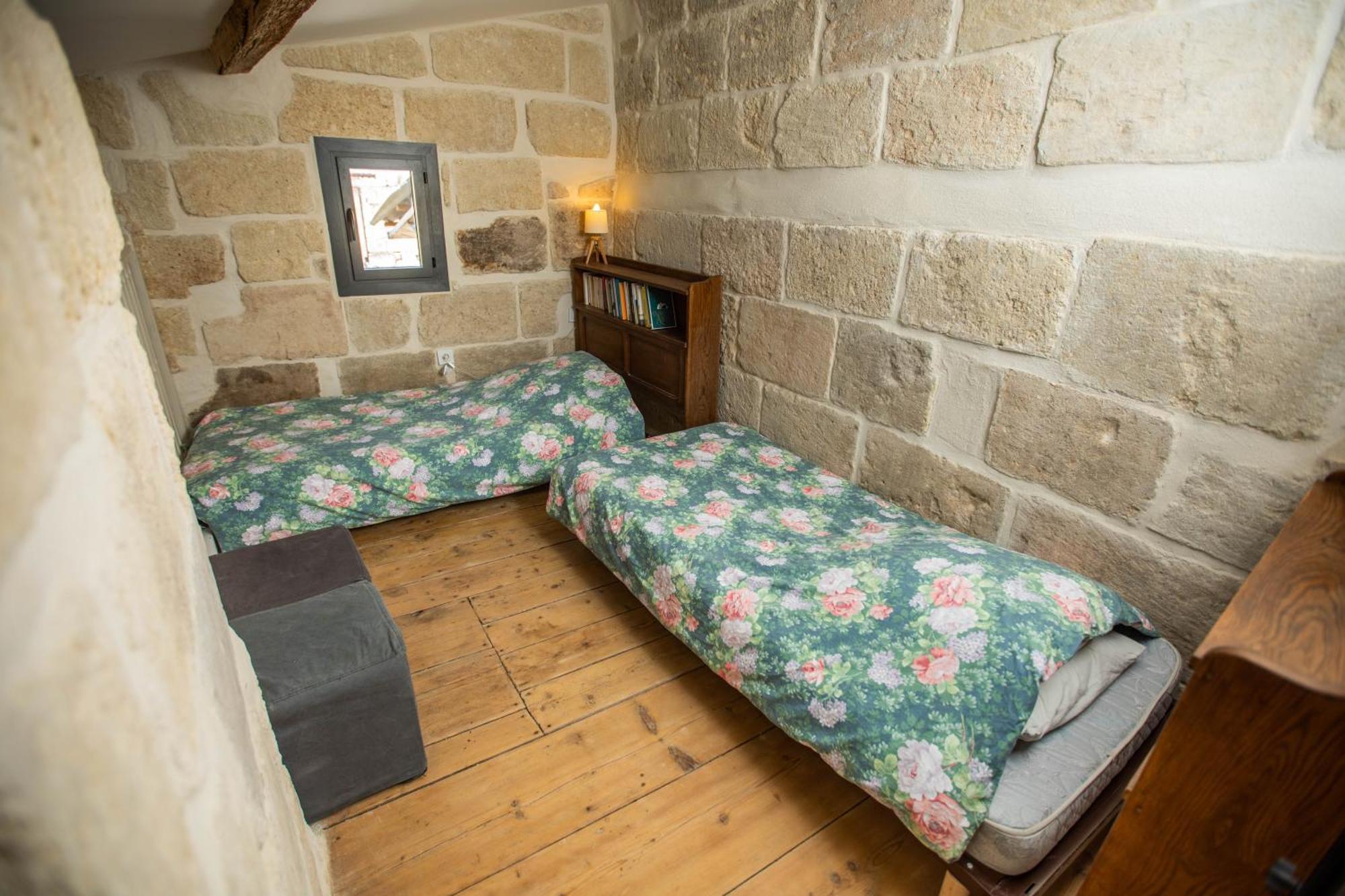 Oustaou De Betty Et Bob Bed and Breakfast Le Cailar Exteriör bild